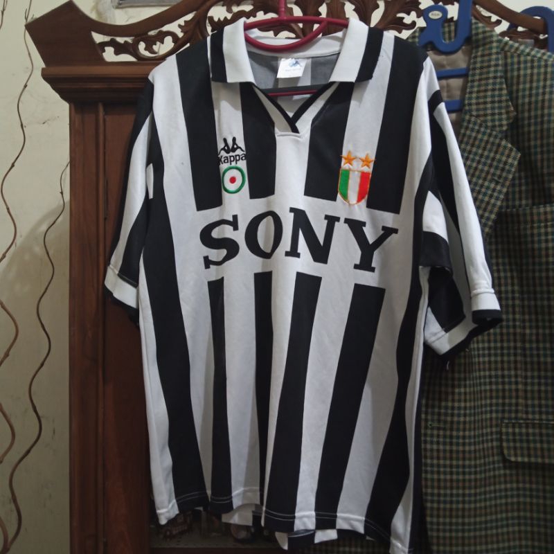 เสื้อกีฬาแขนสั้น ลายทีม Juventus 1995/1996