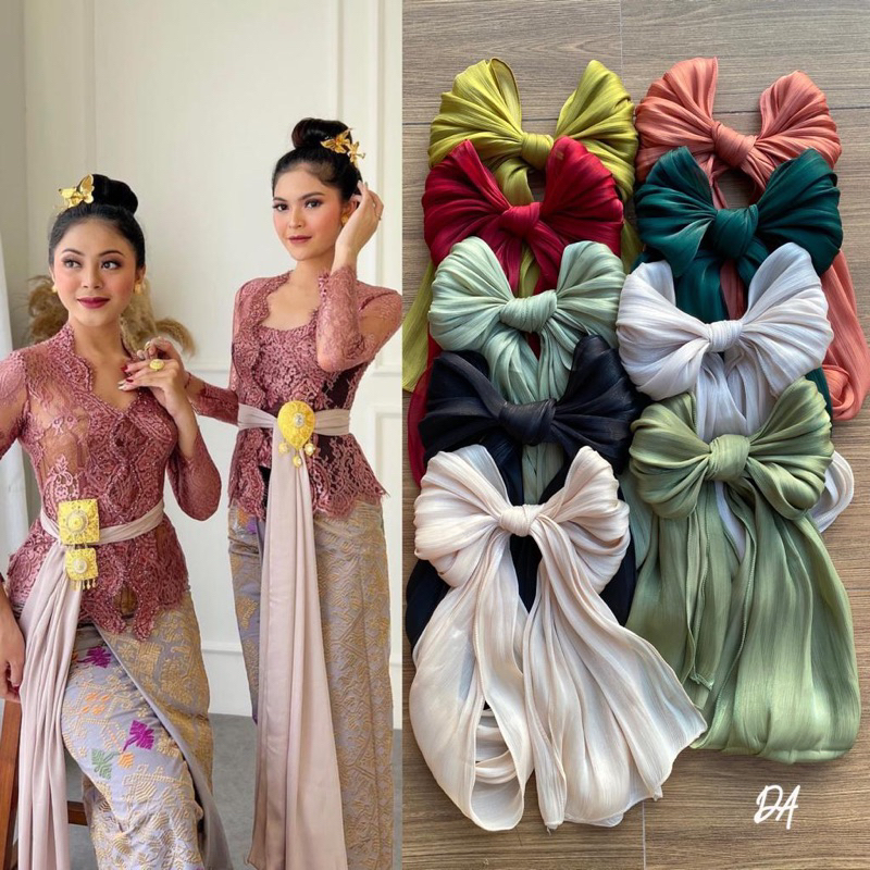 GLOSSY SHIMMER SHAWL