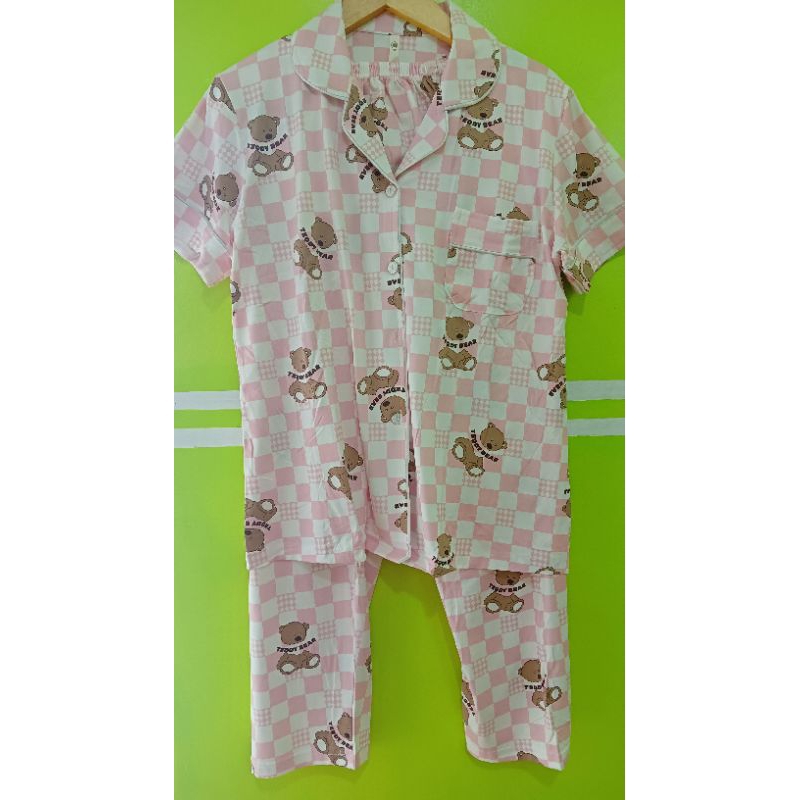 HIJAU LEISURE WEAR พรีเมี่ยมชุดนอนสตรี CP นําเข้าชุดนอนแขนสั้นกางเกงขายาวลายหมีสีชมพูสีเขียวสีฟ้า