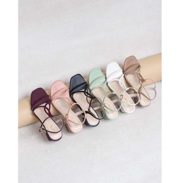 รองเท้าส้นสูง Ellen*