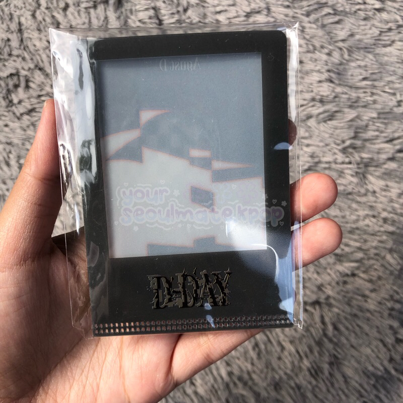 L HOLDER D-DAY AGUST D MERCH OFFICIAL