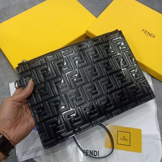 Fendi FF กระเป๋าถือ กระเป๋าคลัทช์ หนังนําเข้า สีดํา