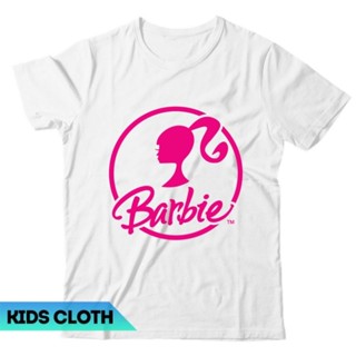 เสื้อยืด พิมพ์ลายโลโก้ BARBIE น่ารัก สําหรับเด็กผู้หญิง