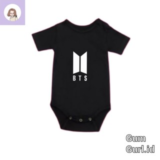 ชุดจั๊มสูทเสื้อยืดแขนสั้น พิมพ์ลาย BTS BOYBAND KPOP KOREA สําหรับเด็กทารกอายุ 0 1 2 3 4 5 6 7 8 9 10 11 12 เดือน ถึง 1 ปี เด็ก สีดํา และสีขาว ผู้ชาย ผู้หญิง วินเทจ ทุกเพศ ชาย หญิง