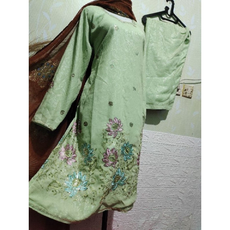 Hijau ชุดเสื้อผ้าอินเดีย ปักลายเลื่อม สีเขียวอ่อน KURTI SET