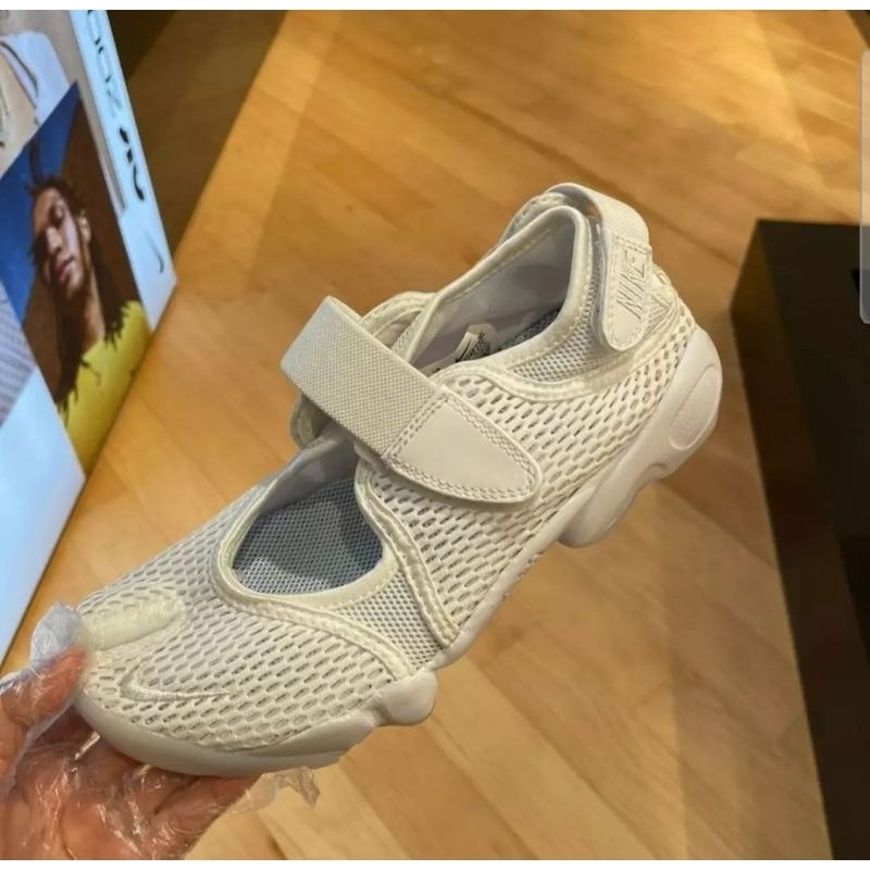 Nike air rift br รองเท้าแพลตตินัม สีขาว