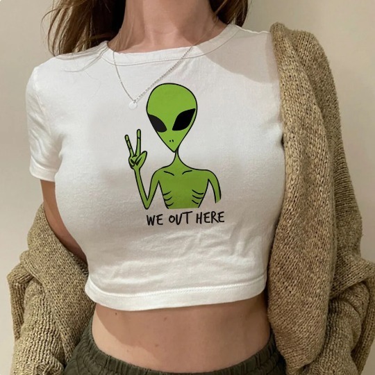 Alien WE OUT HERE เสื้อครอปผู้หญิง (LD 88, P 40) STARSOLDSHOP