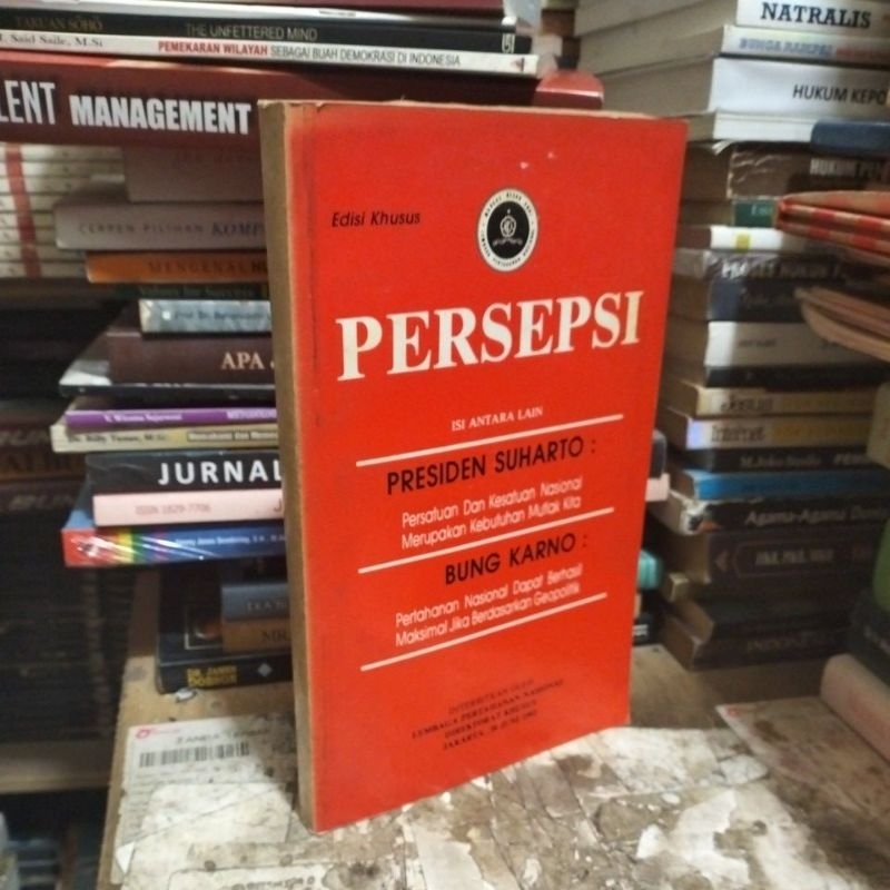 PERSEPSI มีระหว่าง PRESIDENT SUHARTO และ BUNG KARNO