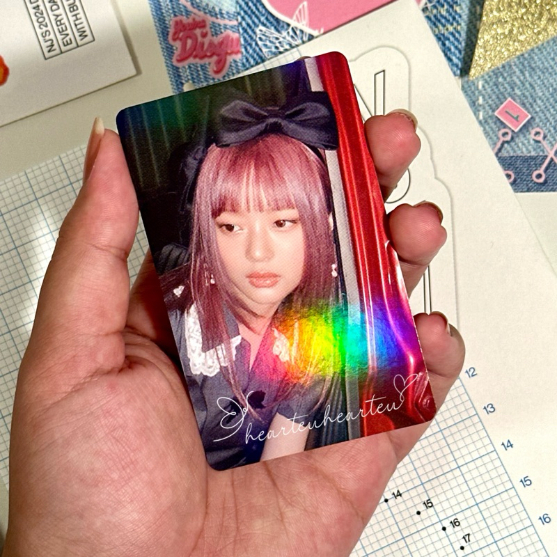 Hearteuhearteu [READY STOCK INA] [OFFICIAL] NJZ / MHDHH /NEWJEANS Hanni Pham Photocard จาก POB Wegon