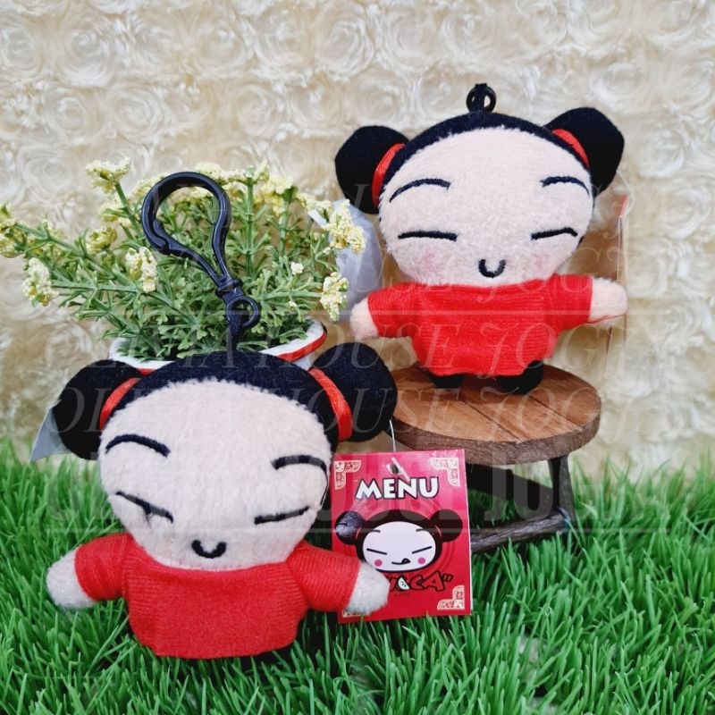 MERAH GANTUNGAN Pucca Girl พวงกุญแจตุ๊กตาเสื้อผ้าสีแดงบุญผม 2 ป้าย