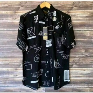 kemeja motif bunga distro surfing katun lengan pendek atasan pria dewasa terbaru aoutfit cowok cewek viral trend terbaru casual formal kondangan couple baju mantai hawaian jalan jalan ootd