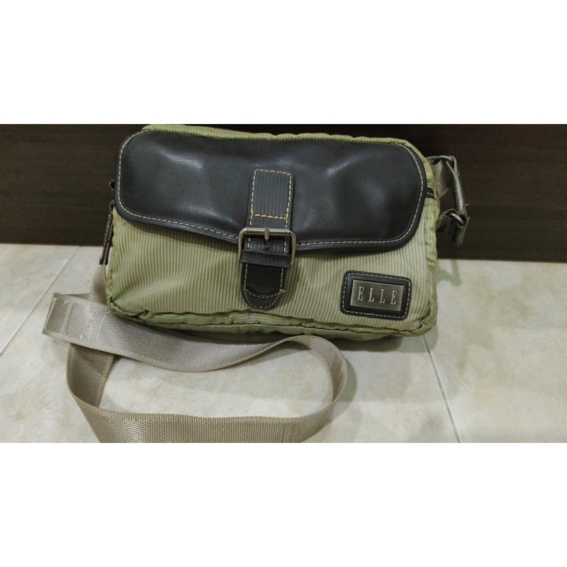 ELLE Original preloved sling bag/ กระเป๋าผู้หญิง/ กระเป๋าสะพายข้างผู้หญิง