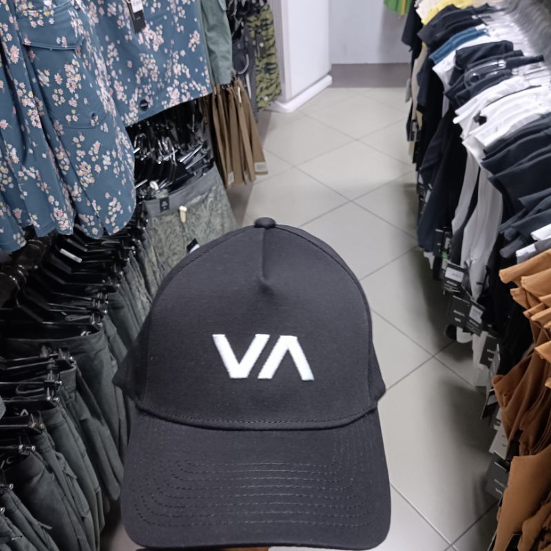 Rvca Cashola หมวกชายสีดําหยิก