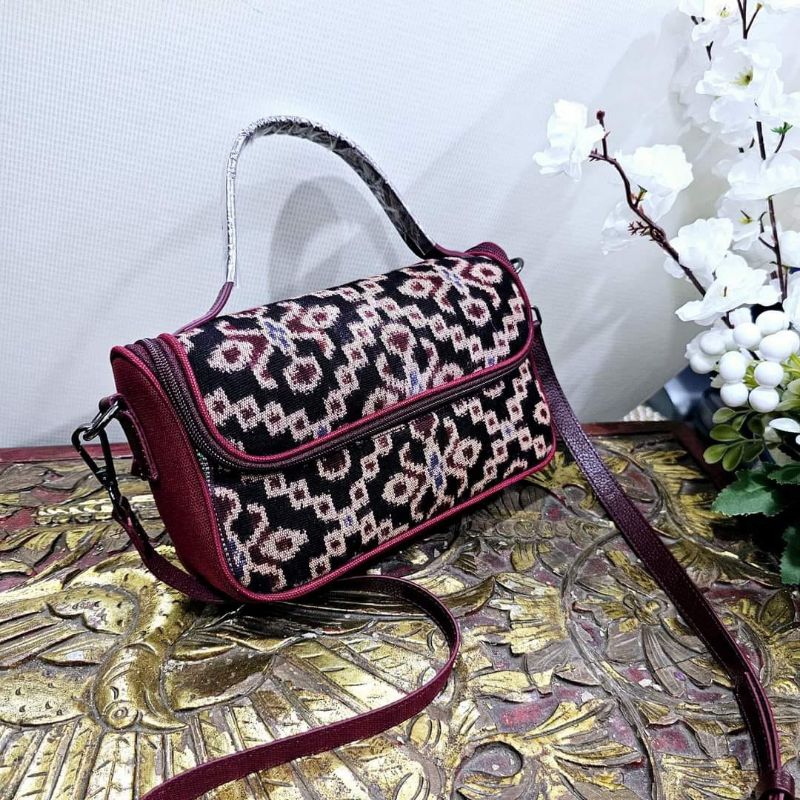 Semini NTT WOVEN SLINGBAG, WOVEN SLING BAG, SLING BAG ETHNIC BAG, WOVEN SLING BAG, WASTRA NUSTANA, T