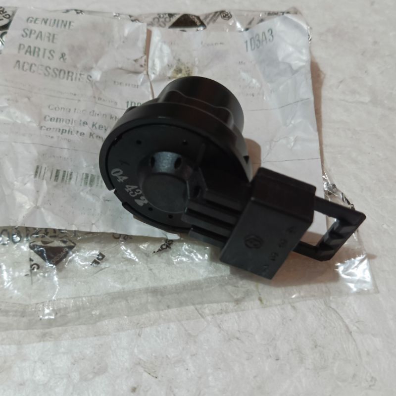 VESPA PIAGGIO 2V 3V SPRINT PRIMAVERA S LX & ZIP ORIGINAL CONTACT KEY SWITCH