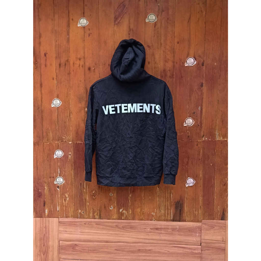 Vetements Hoodie มือสอง