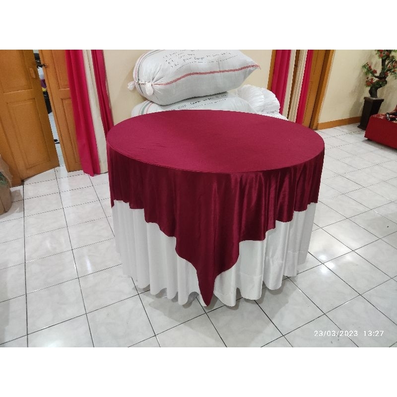 ROUND TABLE VARIATIONS/ROND TABLE DECORTATIONS