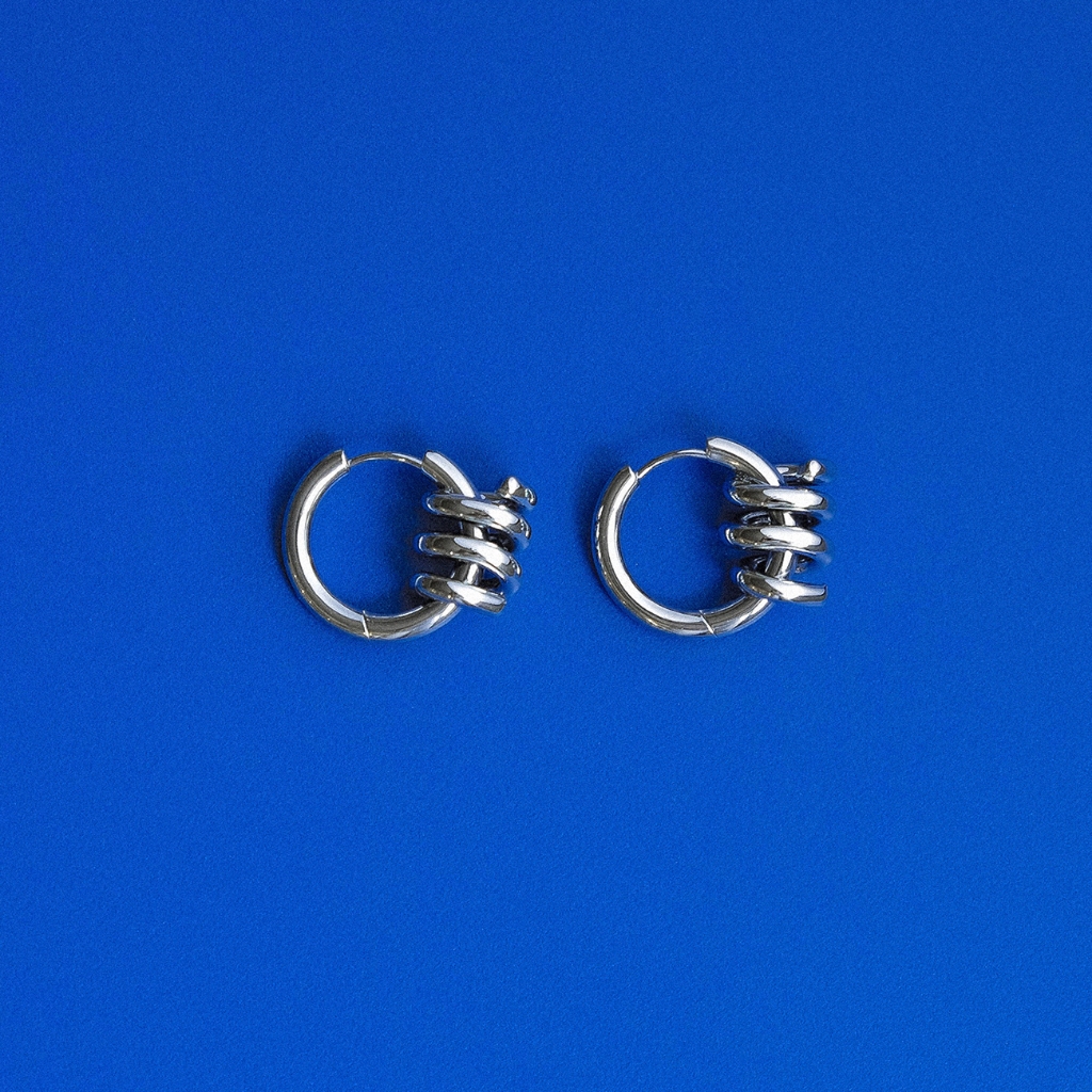 Arnaé Archive Twist Loop ต่างหูสแตนเลส Unisex
