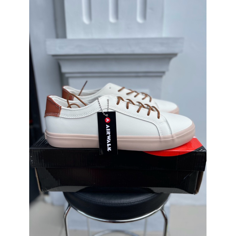 Airwalk Thompson WHITE BROWN ORIGINAL รองเท้าลําลอง สําหรับผู้ชาย AIWCM230504รองเท้าผู้ชาย