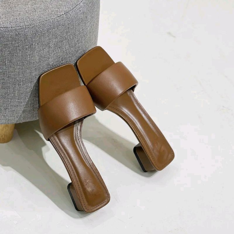 Zara Simple Sandals with 3cm Tofu Heel