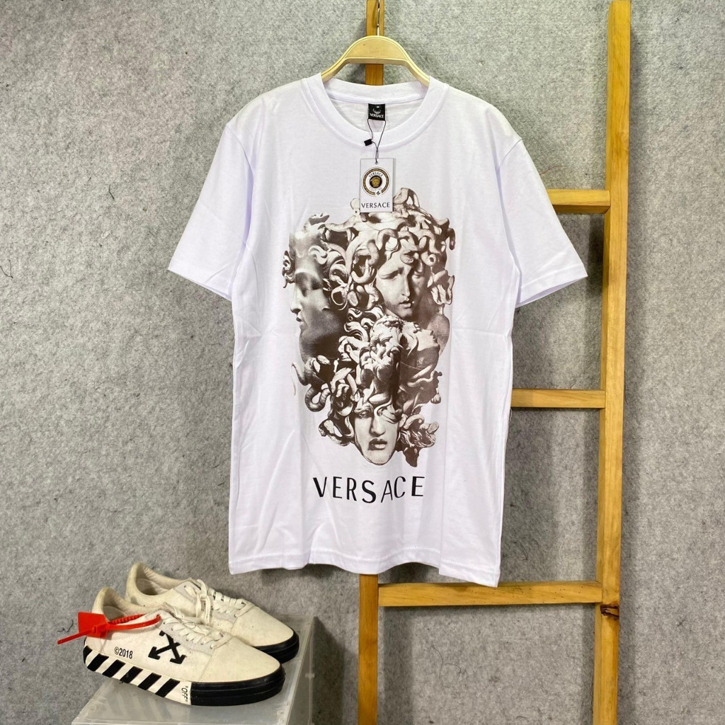 Versace HYPE 15. เสื้อยืด