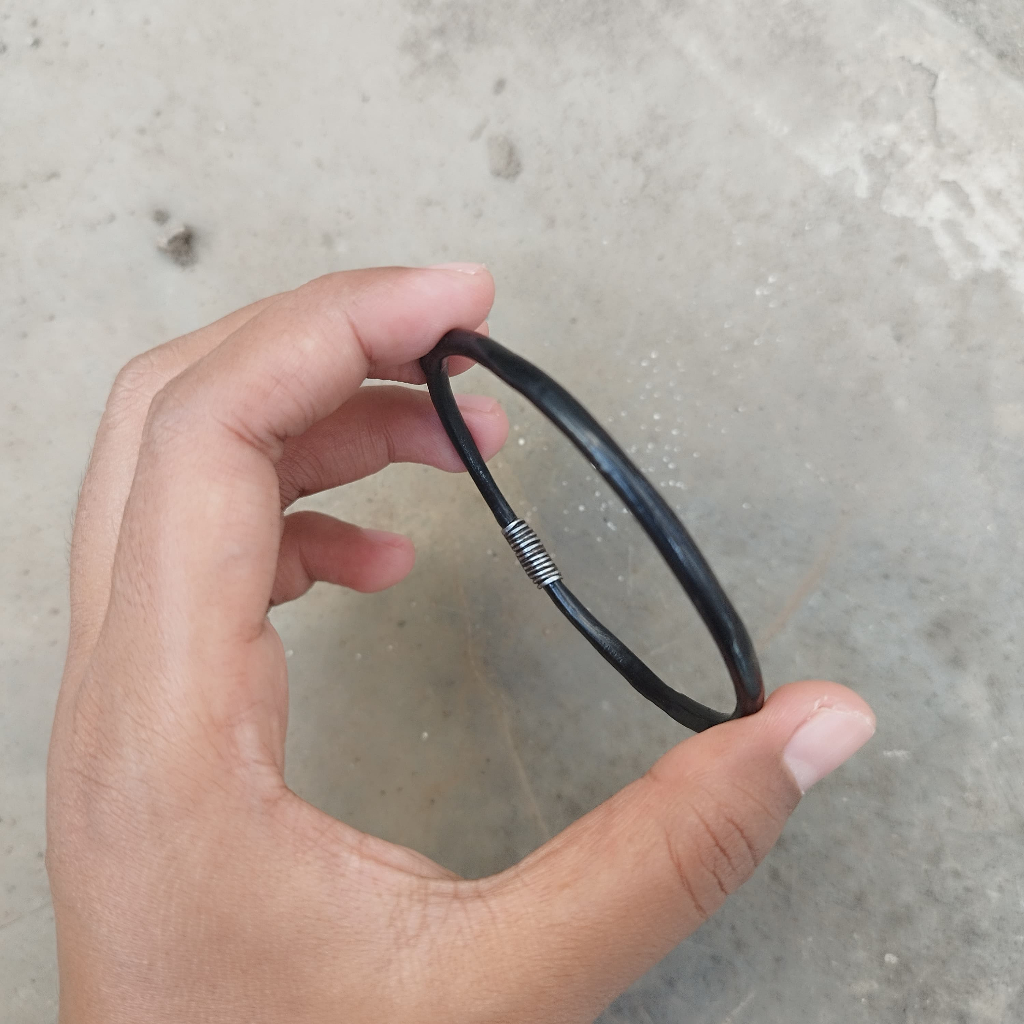 Hitam โมเดลแหวนสร้อยข้อมือรากบาฮาร์สีดํา