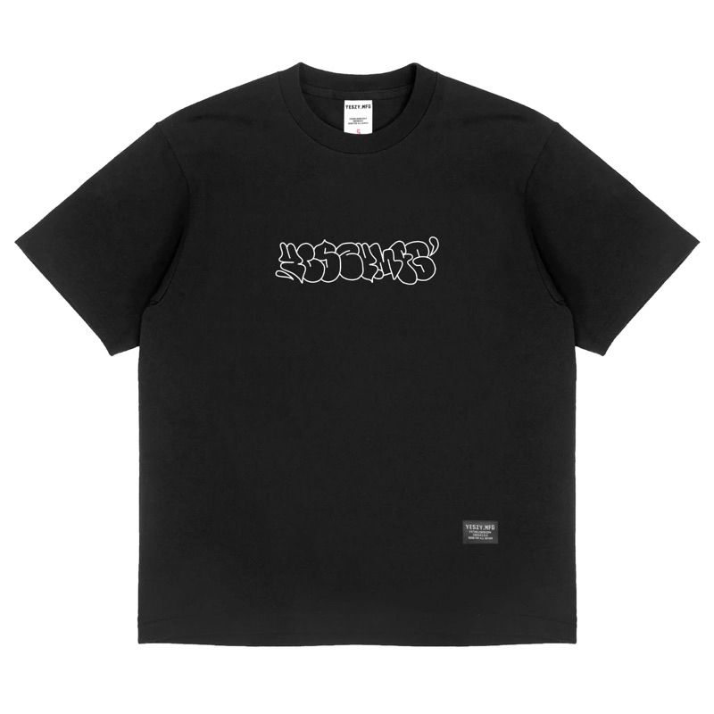 YESZY.MFG - เสื้อยืดโลโก้ Bomber สีดํา