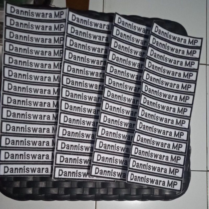 Uk SCHOOL UNIFORM NAME EMBROIDERED 2 x 9 || COSTUM STUDENT BED