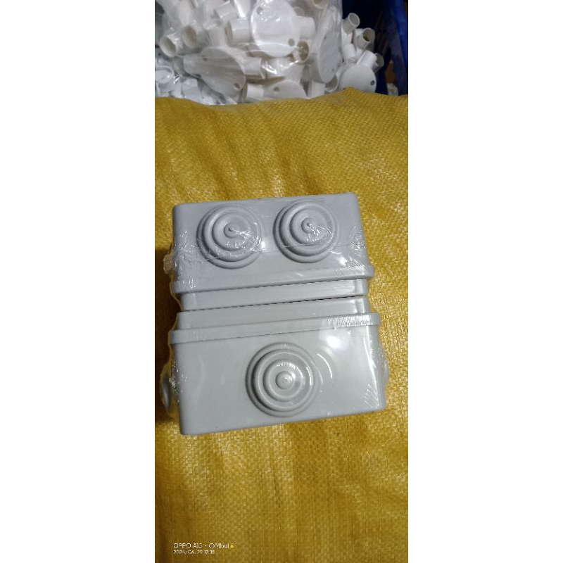 กล่องแยก 3/4 /Duradus สีเทา MG 10x10x50