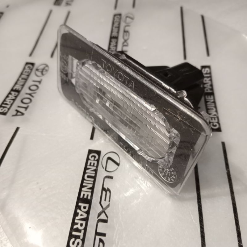 ไฟภายในท้ายรถ Toyota Yaris Vios sienta ดั้งเดิม