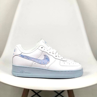 Nike Air Force One รองเท้าผ้าใบลําลอง ไฮโดรเจน สีขาว สีฟ้า พรีเมี่ยม