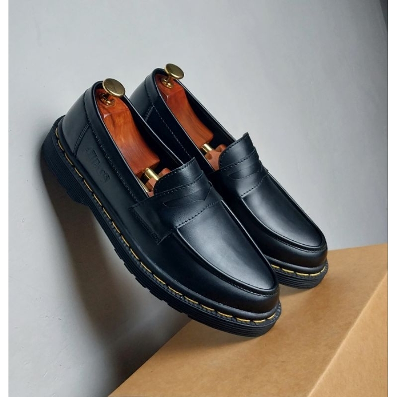 รองเท้าลําลองแบบสวม/รองเท้า Dr Martens สําหรับผู้ชายและผู้หญิง
