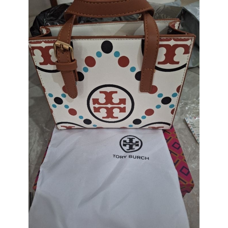 Tory Burch**********