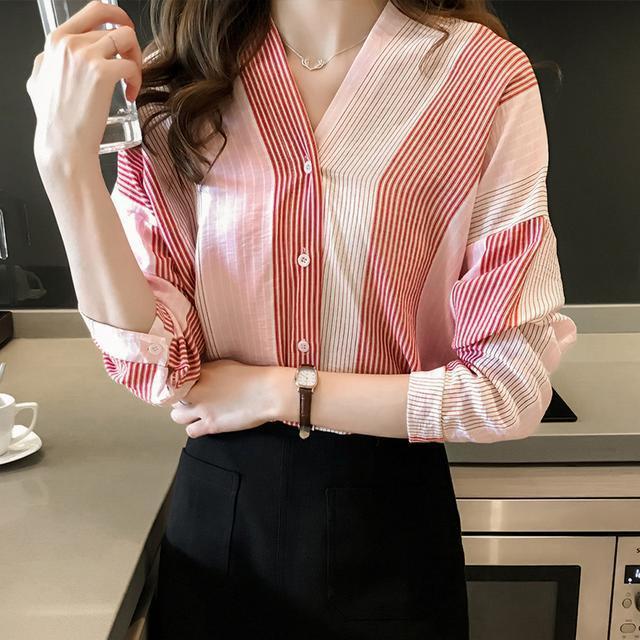 Kemeja เสื ้ อเชิ ้ ตผู ้ หญิงแขนยาว Strip V คอหลวมเสื ้ อลําลองลาย Elegant Import [BLS05 ]