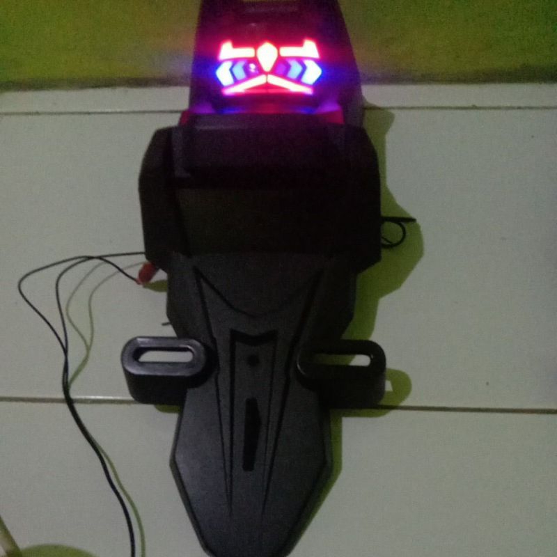 WR 155 บังโคลนหลังพร้อมโคมไฟหยุดไฟเลี้ยวหลัง Yamaha WR LED