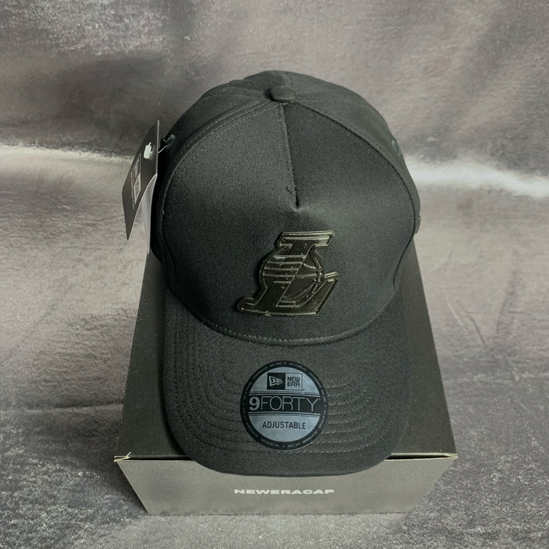 Nba LAKERS CAP "Black Logo Metal" สีดํา