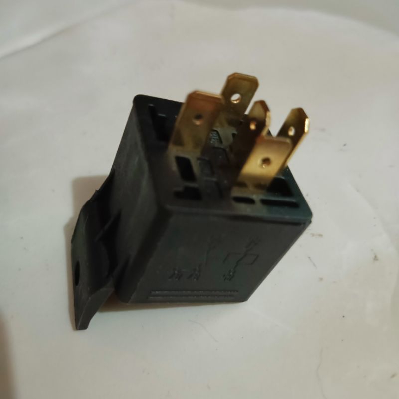 RELAY PNP PIAGGIO VESPA S LX LXV 2V 3V (RELAY LEGS 5 12V 30 AMP)