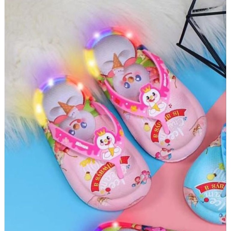 อย่าพลาดสั่งซื้อ รองเท้าแตะเด็ก Nyala รองเท้าแตะผสมแสงสําหรับเด็กผู้หญิง รองเท้าแตะผสมสําหรับเด็ก VI