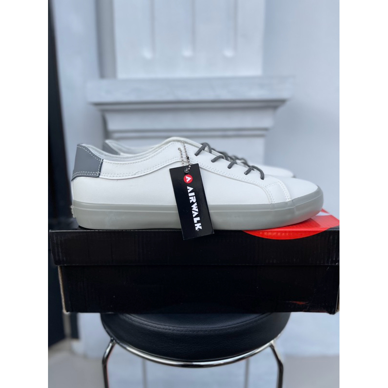 Airwalk Thompson รองเท้าผ้าใบลําลอง สําหรับผู้ชาย สีขาว สีเทา AIWCM230504รองเท้า G MEN