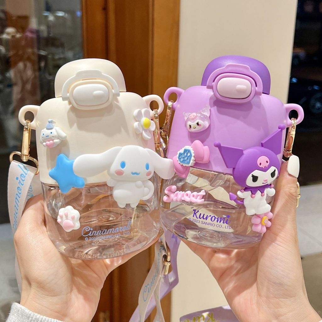 SANRIO CHARACTER SCHOOL CHILDRENS DRINKING BOTTLE 550 ml / 3D CHILDRENS DRINKING BOTTLE ฟรีสติ๊กเกอร์น่ารัก + ตุ๊กตา SANRIO
