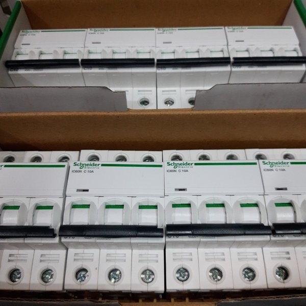 MCB SCHNEIDER IC60N 3P 10A 3phase 6kA A9F74310 MINIATURE CIRCUIT BREAKER 3Pole 3 เฟส 3 P