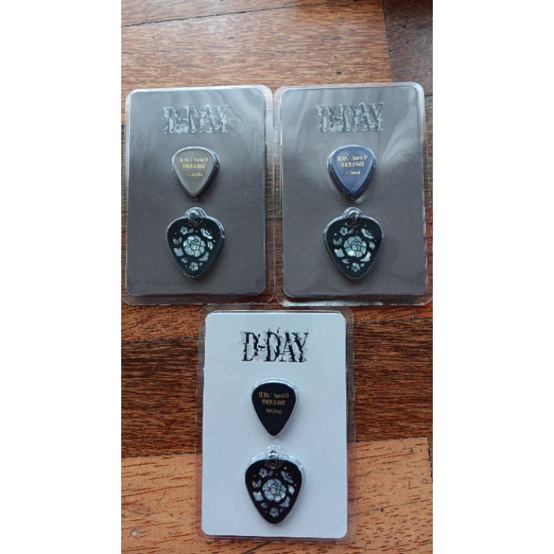 D-day Pick Guitar Merch Tour