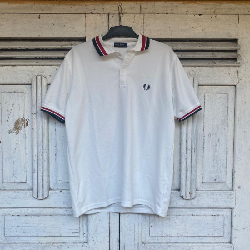 เสื้อยืด Twin Tipped Fred Perry มือสอง