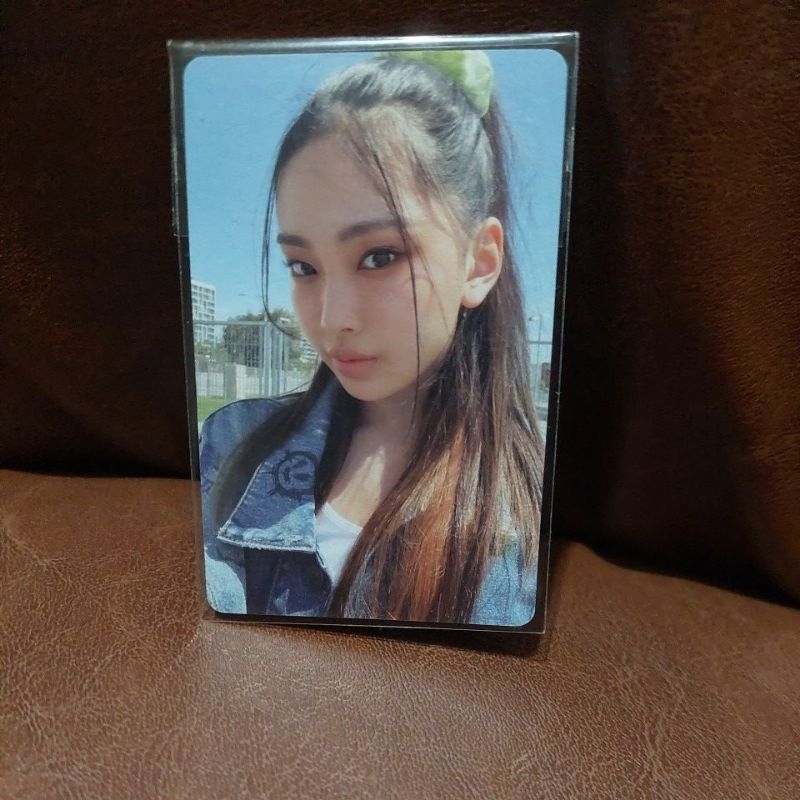 NEWJEANS OFFICIAL PHOTOCARD WEVERSE VESION C HYEIN