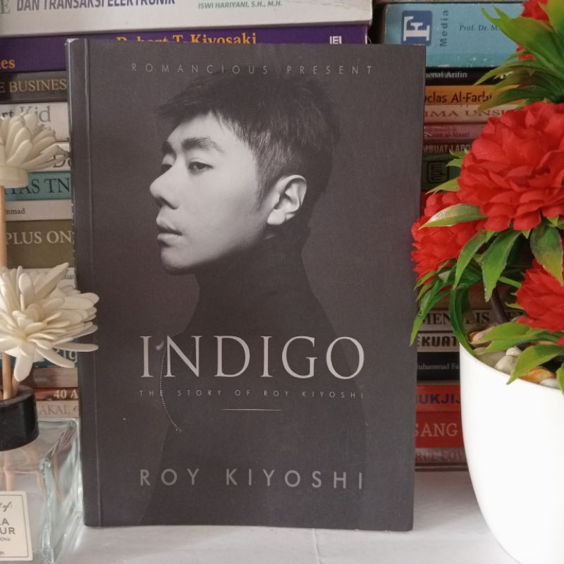 หนังสือ INDIGO ดั้งเดิมโดย Roy Kiyoshi