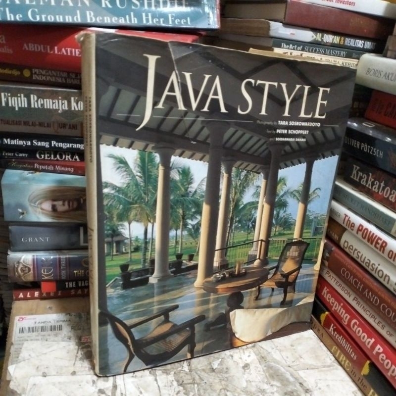 หนังสือนําเข้า JAVA STYLE โดย Tara Sosrowardoyo