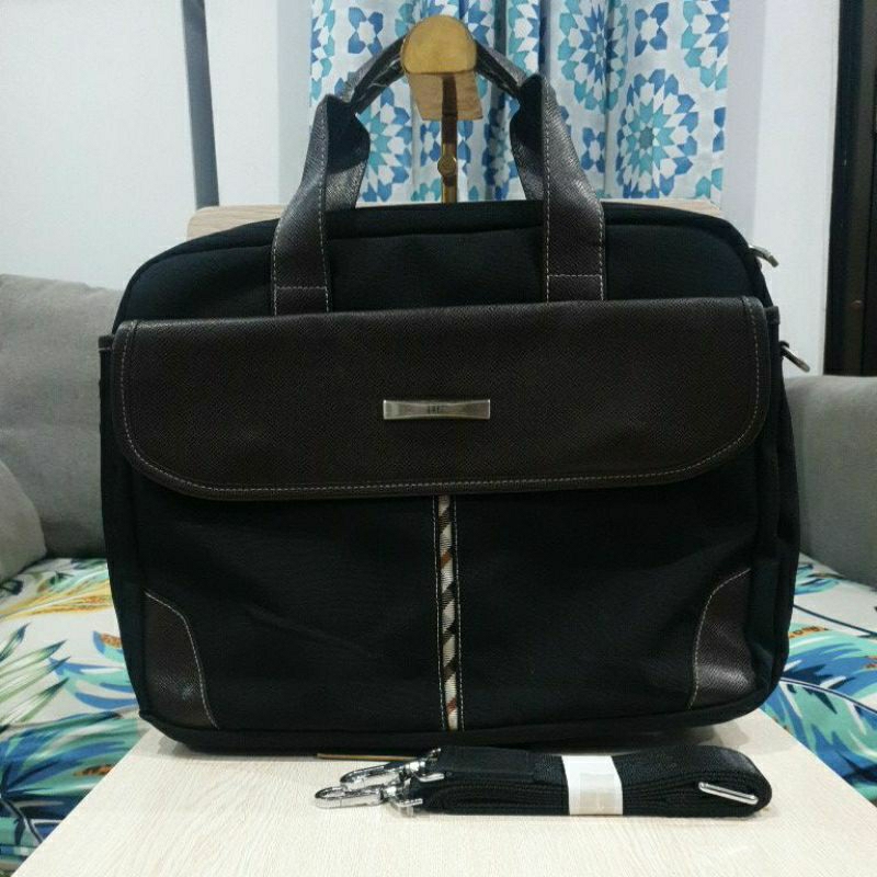 Preloved Daks Laptop Bag Like New