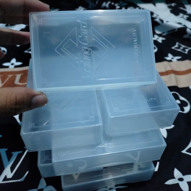 กล่องนามบัตรพลาสติก L x W x H = 9.5 x 6 x 2.5ซม. สําหรับการ์ดวัด 9 x 5.5 ซม. 1กก. บรรจุ 30 กล่อง ซื้