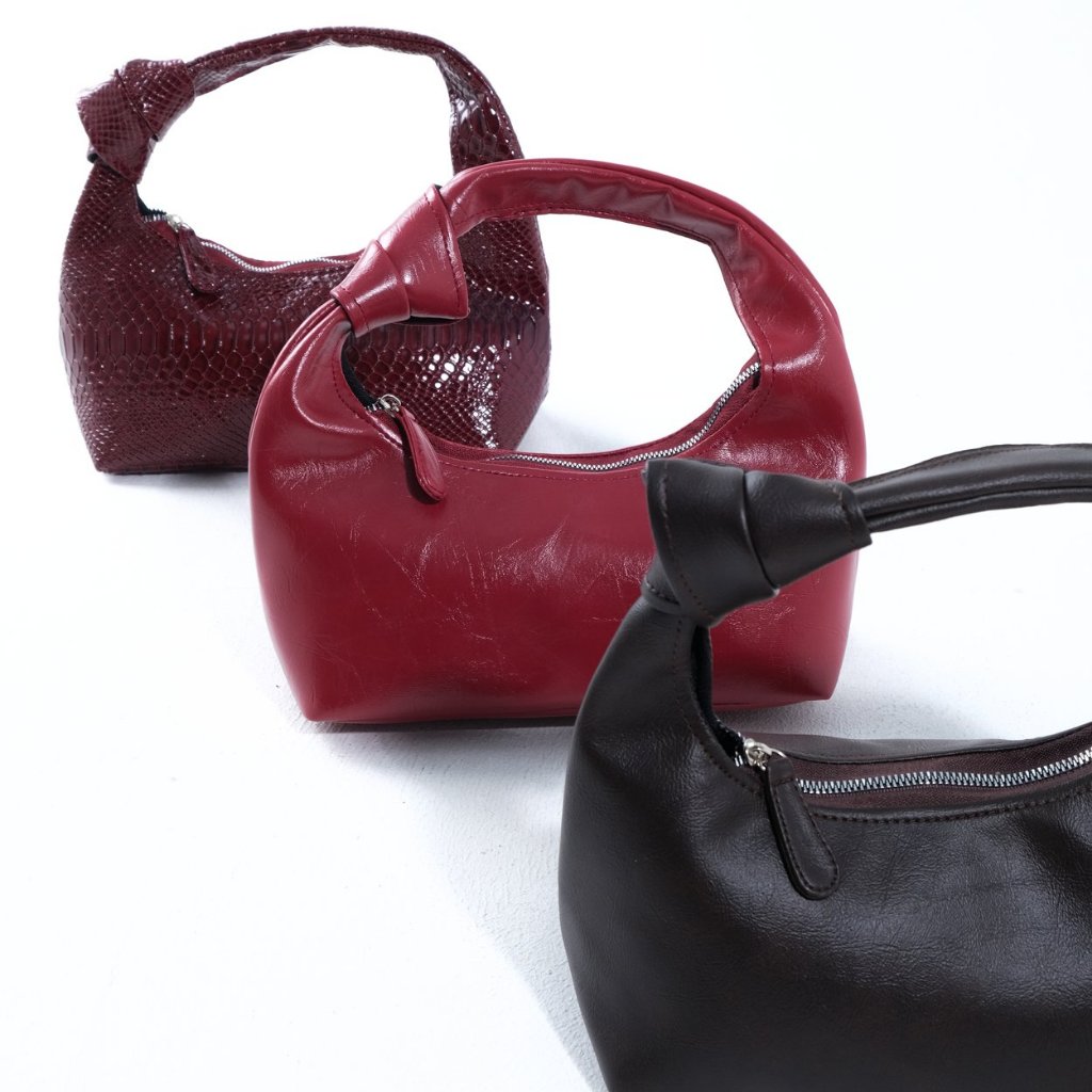 Bailey Market Charlotte กระเป๋าสะพายกึ่งหนัง Tote Bag