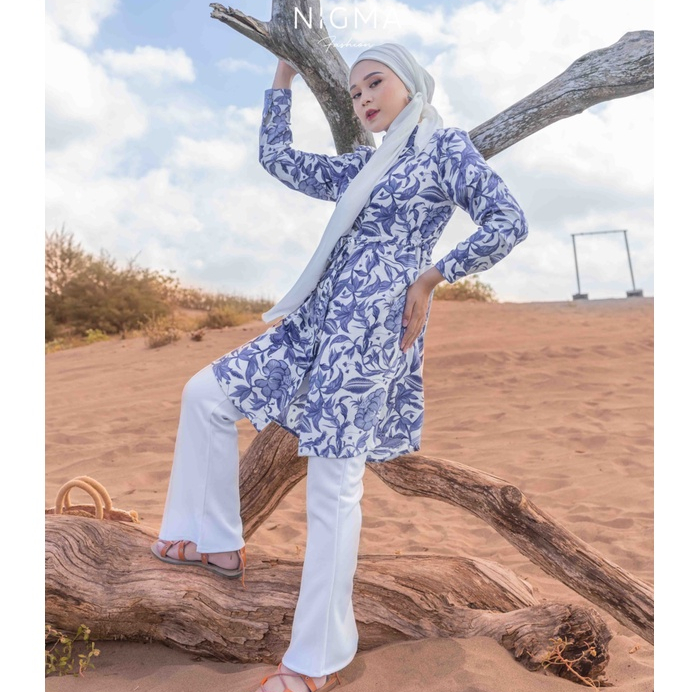 Nigma Fashion - Isla Tunik Blue Flower - Women& 39;s Tops - Womens & 39;s Tunics